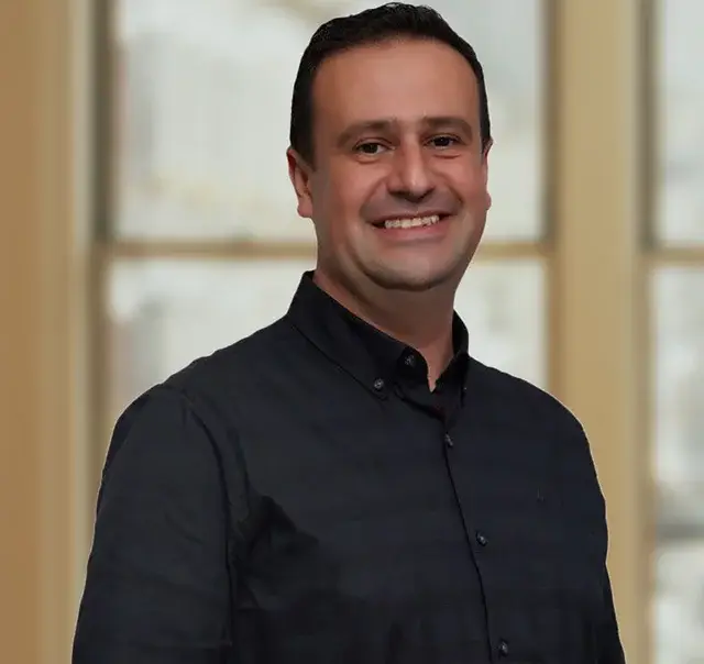 Neşet Birlik'in gülümseyen portresi